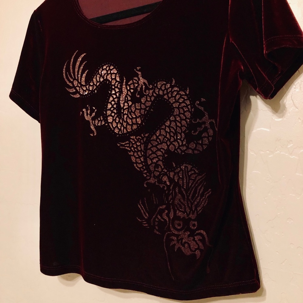 🐉 Dragon velvet tee in burgundy